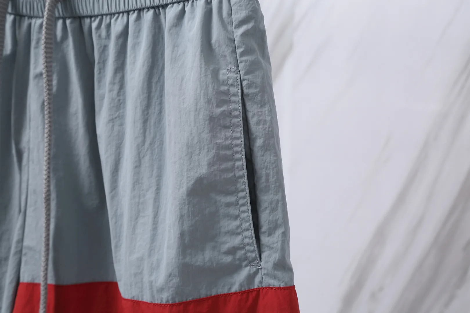 ：F 32 （TB ） In Stock THOM BROWNE .TB Classic Same Style ：White/Gray/Navy Blue/Black Size：1/2/3/4